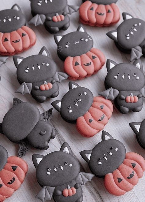 Black Cat Macarons, Halloween Macaron Ideas, Cat Macarons, Halloween Macaroons, Easy Macaroons, Halloween Themed Appetizers, Halloween Macarons, Easy Macaroons Recipe, Witches Tea