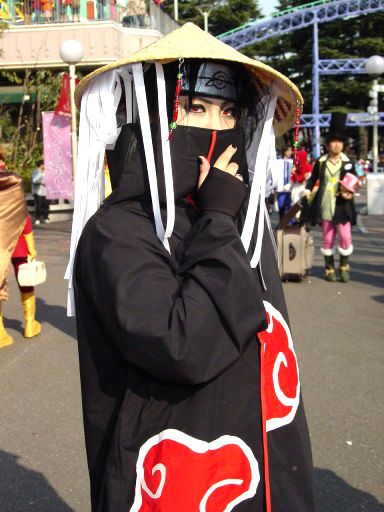 itachi Itachi Straw Hat, Itachi Cosplay Female, Itachi Uchiha Cosplay, Cosplay Itachi, Itachi Anime, Itachi Cosplay, Duo Halloween Costumes, Uchiha Itachi, Costume Anime