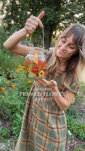 Cassandra Evans (Sunny) // Folk Living on Instagram: "I’ve been seeing our trees begin to change, including one brilliant one all red just a few blocks away - so I thought it a good time to share these for those experiencing the beginnings of fall… and those just wanting to plan ahead ❤️🍁🍂

It’s as simple as a repurposed pickle jar, some pressed leave and flowers, and some compost-friendly glue.

Here’s the recipe (save this post for later reference):

 Here’s what you’ll need to make one cup of glue:

1 1⁄2 cups (350 ml) water
2 tablespoons of corn syrup or honey
1 teaspoon (4.9 ml) of vinegar
2 tablespoons (15 g) of cornstarch

1. In a saucepan, stir together 3/4 C (180ml) water, syrup, and vinegar and bring to a boil.

2. Combine the cornstarch and remaining 3/4 C of water and then wh Fall Diy Decorations, Fall Diy Ideas, Autumn Decorations Indoor, Nature Crafts Kids, Flower Lantern, Fall Lanterns, Fall Lantern, Fall Classroom Decorations, Indoor Crafts