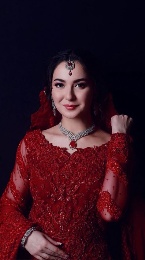 Ishq Vishq, Pakistan Actress, Pakistani Bridal Dresses Online, Hania Aamir, Indian Suit, Red Bridal Dress, Hania Amir, Bridal Makeover, Bridal Lehenga Collection