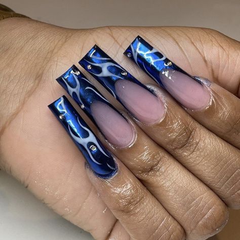 Billie Eilish Nails Ideas, Billie Eilish Nails Design, Billie Eilish Inspired Nails, Blue Metallic Nails, Billie Eilish Nails, Chrome French, 2024 Nails, Airbrush Nails, Blue Acrylic Nails