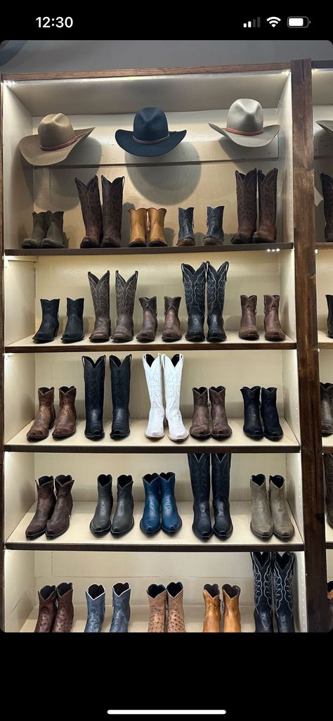 Cowboy Hats Aesthetic, Aesthetic Cowboy Boots, Hats Aesthetic, Aesthetic Cowboy, Boots Store, Blue Roan, Boots Cowboy, Western Home Decor, Cowgirl Style