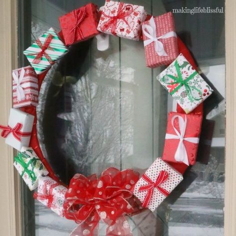 Gift Box Wreath Tutorial  This is cute, but if I do it I will add some greenery around & between the 'gifts' to fill it out some! -ns Crafting Nook, Winter Wreath Diy, Christmas Wreaths To Make, Diy Simple, Wreath Diy, Etsy Christmas, Wreath Tutorial, Christmas Crafts Decorations, Christmas Gift Box