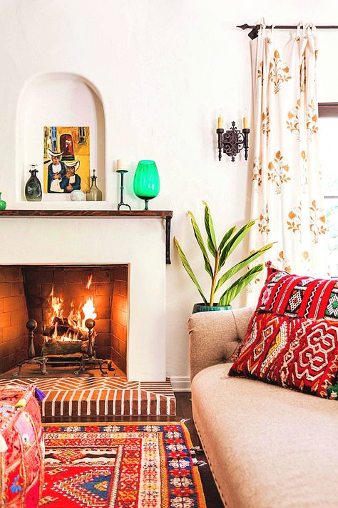 Bohemian Chic Living Room, Beachwood Canyon, Interior Room Decoration, Spanish Home Decor, Interior Decorating Living Room, Style Salon, Living Room Ornaments, Spanish Style Home, Spanish Style Homes