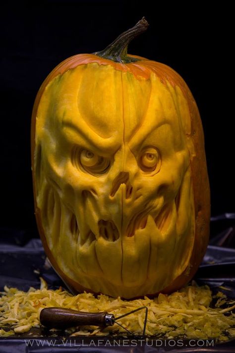 Scarecrow from Batman Pumpkin Sculpture/Carving by Ray Villafane Vecna Pumpkin Carving, Ray Villafane, 3d Pumpkin Carving, Pumpkin Sculpting, Awesome Pumpkin Carvings, Marvel And Dc Comics, Creepy Zombie, Pumpkin Cravings, Scary Halloween Pumpkins