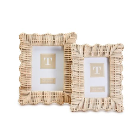 Bring nature into your home with these hand-woven wicker weave rattan photo frames. A beautiful addition to add a bit of neutrality to your dècor. Includes 2 sizes Stands horizontally/vertically Hand-woven rattan 2 Photo Frame, Dragonfly Wallpaper, Biscuit Home, Furbish Studio, 4x6 Frames, Blush Wallpaper, Coffee Wallpaper, Frame Collection, Unique Collectibles