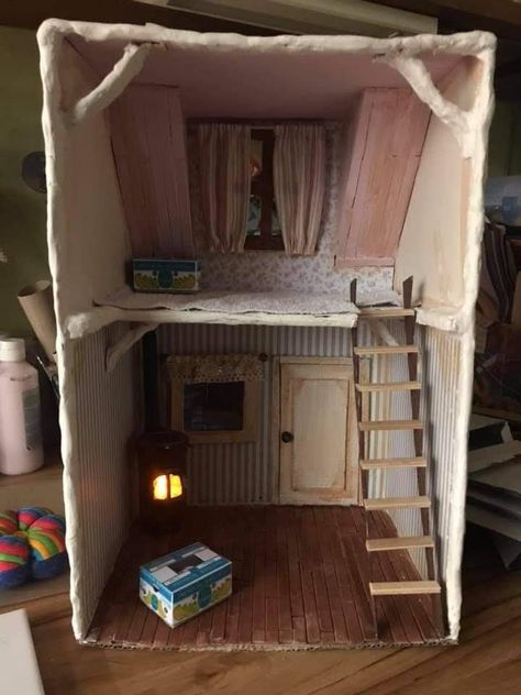 Old Timy Houses, One Room Dollhouse, Shoebox Dollhouse Diy, Cardboard Box Dollhouse, Air Dry Clay Doll House Furniture, Small Cardboard Box Craft Ideas, Diy Miniature House Cardboard, Mini Diy House, Homemade Doll House