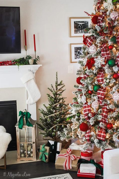 Holiday Home Tour--Amy's Traditional Red + Green Flocked Tree | 11 Magnolia Lane Classic Christmas Decor Ideas, Red And Green Christmas Decor, Christmas Essentials, Flocked Tree, Kitchen Christmas Gifts, Flocked Trees, Classic Christmas Decorations, Christmas Apartment, Christmas Homescreen