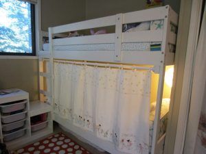 Bottom Bunk Bed Ideas, Bunk Bed Privacy Ideas, Bottom Bunk Decor, Girls Shared Bedroom Ideas Bunk Beds, Loft Bed Curtains Diy, Bunk Bed Curtain Ideas, Diy Bunk Bed Curtains, Bunk Bed Curtains Diy, Bunk Bed Privacy