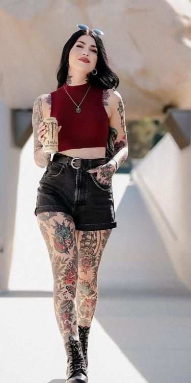 Tattoo Outfit Ideas, Tattoo Shop Outfit, Tropigoth Outfit, Girls With Tattoos Style Outfit, Latina Goth Fashion, Feminine Goth Aesthetic, Tattoo Convention Outfit, Rocker Chic Summer, Tattoo Appointment Outfit