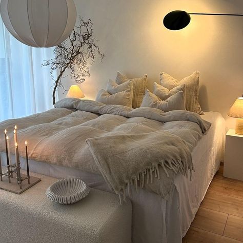 Beige Room, Dream Apartment Decor, Redecorate Bedroom, Apartment Decor Inspiration, Room Makeover Bedroom, Apartment Inspiration, Cozy Room, Room Inspiration Bedroom, Room Ideas Bedroom