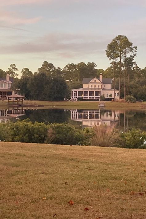 Southern Aesthetic, Charleston Beaches, Beach House Aesthetic, South Carolina Homes, Charleston Travel, Palmetto Bluff, Columbia South Carolina, South Carolina Beaches, Isle Of Palms