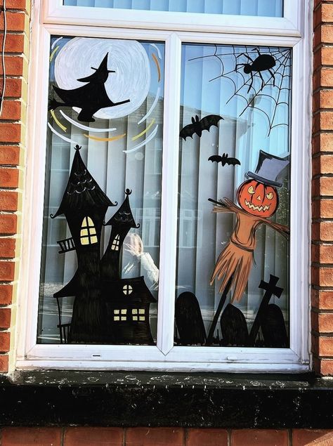 Fall Halloween Window Painting, Halloween Window Cutouts Diy, Halloween Decorations Window Display, Scary Halloween Window Display, Halloween Chalk Pen Window, Fall Themed Window Painting, Spooky Window Painting, Haunted House Windows, Halloween Store Front Windows