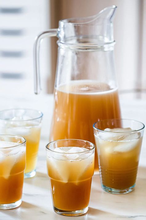 Agua de Tamarindo Drink - Maricruz Avalos Kitchen Blog Tamarind Concentrate Recipes, Tamarindo Drink Recipe, Tamarind Drink, Fresca Drinks, Mexican Drink Recipes, Tamarind Recipes, Pineapple Water, Mexican Drinks, Tamarind Paste