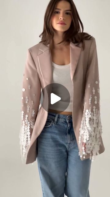 Upcycle Blazer Ideas, Diy Blazer Refashion, Blazer Diy, A Fan, Slow Fashion, Diy Fashion, Love This, Outfit Ideas, Thread