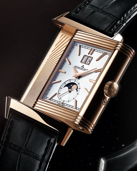 Jaeger Lecoultre Reverso, Jaeger Lecoultre Watches, Blue Disc, Jaeger Lecoultre, Cartier Watch, Rose Gold Case, Classy Jewelry, Luxury Watches For Men, Swiss Watches