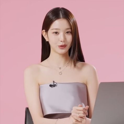 Wonyoung Skin, Kpop Interview, Wonyoung Interview, Lucky Vicky, Song Jia, Bridal Makeup Natural, W Korea, Kawaii Room, Lq Icons