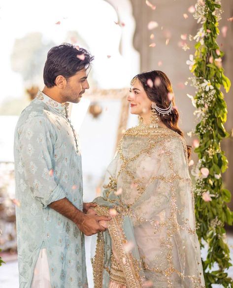 Hala Hamza Pics, Pak Couple, Hala Hamza, Shaadi Photography, Wedding Matching Outfits, Mere Humsafar, Farhan Saeed, Bride Groom Photoshoot, Couples Pic