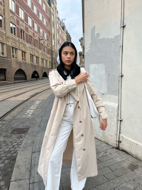 Minimal trench coat outfit style Trench Coat Hoodie, Winter Inspo Outfits, Trench Coat Outfit, Winter Inspo, Coat Outfit, Hoodie Coat, Coat Outfits, Outfit Style, Trench Coat