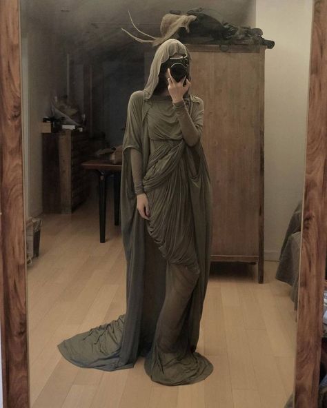 Dystopian Fashion, February 15, Niqab, Mode Inspo, Fantasy Clothing, Fantasy Fashion, Look At You, Costume Design, Aesthetic Fashion