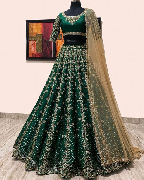 Indian Bridal Lehenga Green, Worst Makeup, Mehendi Outfit, Lehenga Saree Design, Function Dresses, Latest Bridal Lehenga, Mehendi Outfits, Wedding Lehenga Designs, Lehenga Designs Simple