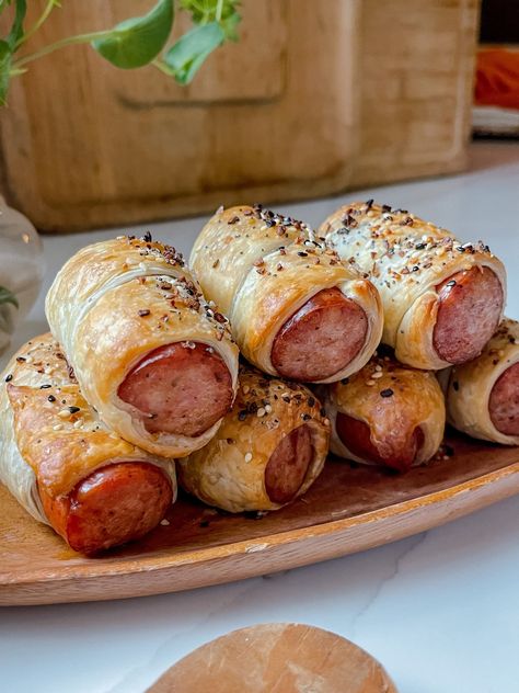 Sausage In A Blanket — All Types Of Bowls Beef Sausage Rolls Puff Pastry, Sausage Rolls With Puff Pastry, Andouille Sausage Appetizers, Sausage In Puff Pastry, Sausage In A Blanket, Types Of Bowls, Sausage Appetizers, Appetizers Easy Finger Food, Best Appetizer Recipes