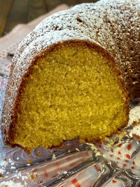 Moist and delicious sherry cake Sherry Bundt Cake Recipe, Sherry Bundt Cake, Sherry Wine Cake, Boozy Bundt Cake, Cream Sherry Recipes, Sherry Cakes, Wine Bundt Cake, Sherry Cake, Sherry Recipes