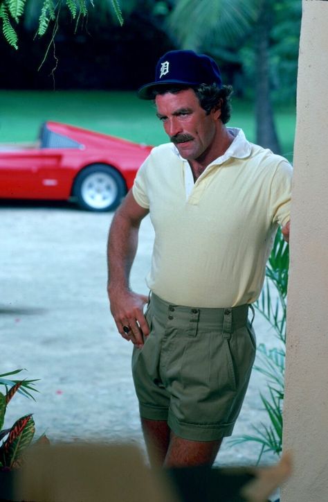 Tom Selleck as "Magnum, P.I." Golf Look Men, Magnum Pi Style, Tom Selleck Style, Tom Selleck 80s, Dadcore Aesthetic, Tom Selleck Magnum Pi, 80s Fashion Men, 80s Men, Magnum Pi