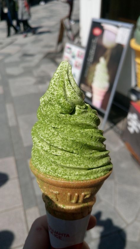 Matcha Ice Cream Recipe, Matcha Shake, Matcha Dessert Recipes, Matcha Dessert, Matcha Ice Cream, Mint Green Aesthetic, Matcha Drink, Ice Cream At Home, Sour Candy