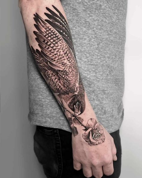 Body Tattoo Ideas, Falcon Tattoo, Black And White Tattoo, Learn To Tattoo, Hawk Tattoo, Colorful Tattoos, Full Back Tattoos, Upper Arm Tattoos, Body Tattoo