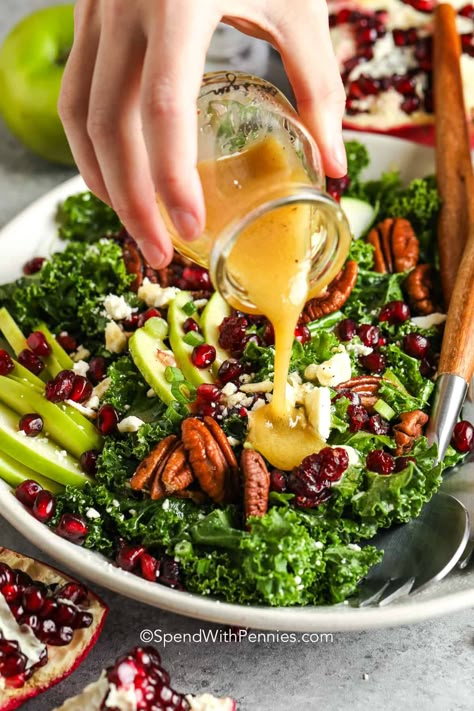 Pomegrante Salad, Pomegranate Salad Dressing, Pomegranate Recipes Salad, Apple Pomegranate, Pomegranate Dressing, Salad With Pomegranate, Colorful Salad, Pomegranate Recipes, Fall Salad