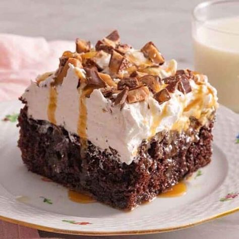 Preppy Kitchen Recipes, Valentine's Day Cakes, White Cake Recipes, Candy Bar Cake, Banana Cake Recipes, Homemade Whipped Cream Recipe, Chocolate Cake From Scratch, Snickers Cake, Bts Cake