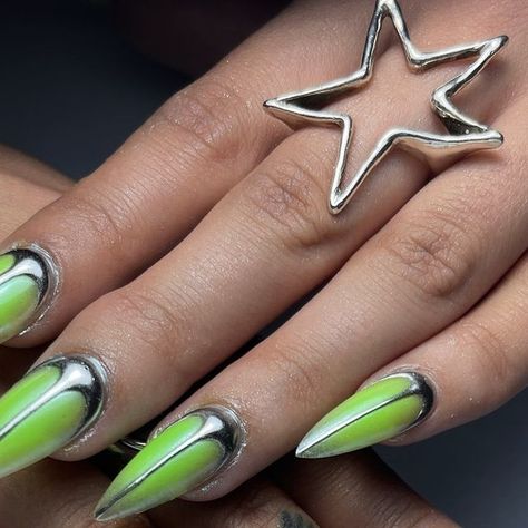 Green Neon Nails, Black Silver Nails, Neon Nail Art, Neon Green Nails, Tier 1, Green Neon, Manicure Nails, Neon Nails, Silver Nails