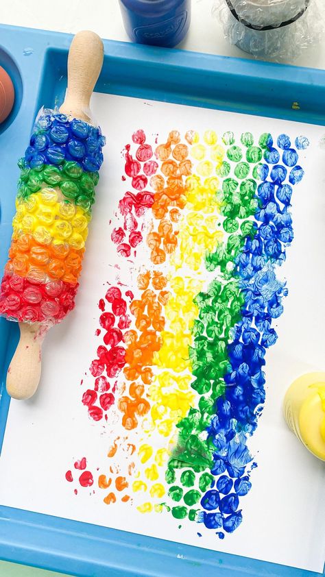 Toddler Aesthetic, Bubble Wrap Crafts, Bubble Wrap Art, Bubble Crafts, Art Ideas For Kids, Rainbow Activities, Toddler Painting, Art Activities For Toddlers, Eyfs Activities