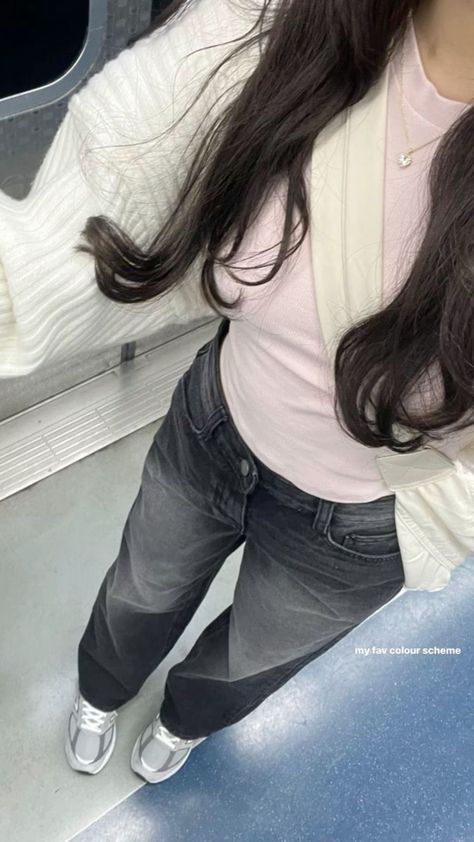 Cute K Fashion, Tracy Sohn Outfits, Tracy Saranghoe Outfit, Saranghoe Fits, Korean Athletic Fashion, Saranghae Tracy Outfits, Saranghoe Tracy Fits, Pink Outfits Korean, Saranghoe Outfits