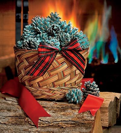 Make Your Own Color-Changing Fireplace Pinecones - Birds and Blooms Christmas Highlights, Pinecone Fire Starters, Pine Cone Christmas Decorations, Diy Pinecone, Yellow Table, Cones Crafts, Fun Christmas Decorations, Pine Cone Crafts, Fire Starters