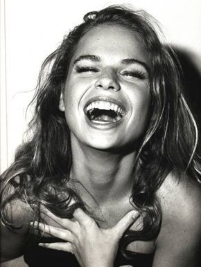 Woman Laughing, Funny People Pictures, Women Laughing, Photographie Portrait Inspiration, Free People Style, Beauty Advice, Smile Girl, Face Expressions, Funny Quotes About Life