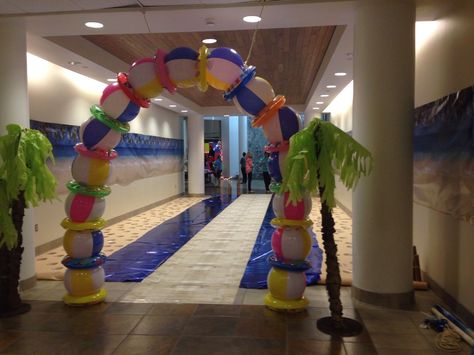 Beach Ball Arch, Ball Arch, Boardwalk Theme, Arch Entrance, Margaritaville Party, Beach Ball Party, Rally Idea, Prom Planning, Post Prom