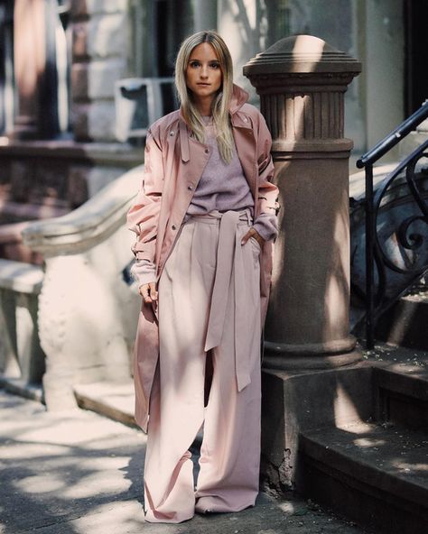 Pink Trousers Outfit, Classy Business Outfits, Trousers Outfit, Smart Casual Work Outfit, Looking For Work, Outfits For Work, Pink Trousers, Chique Outfits, Mens Fashion Edgy