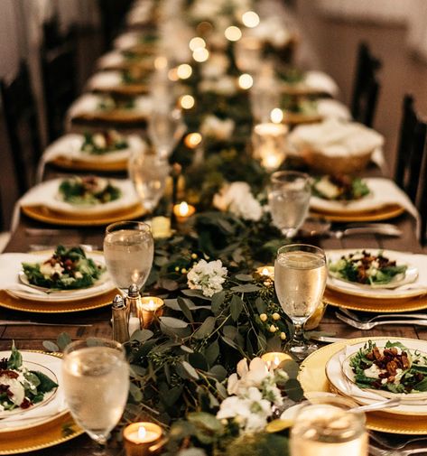 New Years Eve Table Setting, Christmas Buffet Table, New Years Dinner Party, Ideas New Year, Tablescapes Ideas, Nye Dinner, Nye Decorations, Dinner Party Table Settings, Christmas Party Table