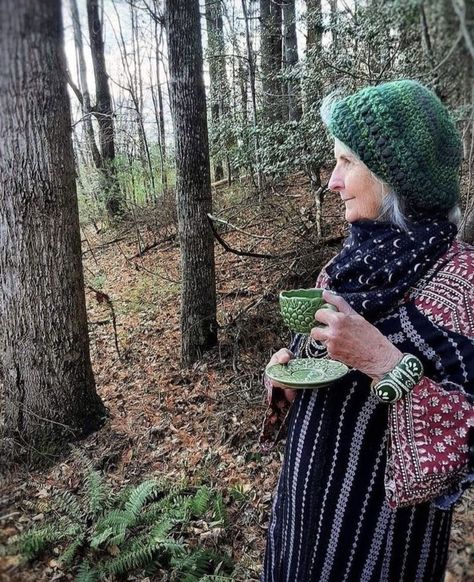 Grandma Aesthetic, 50s Women, Cottage Witch, Farm Lifestyle, Promised Land, Granny Chic, Wise Women, Aesthetic People, Old Lady