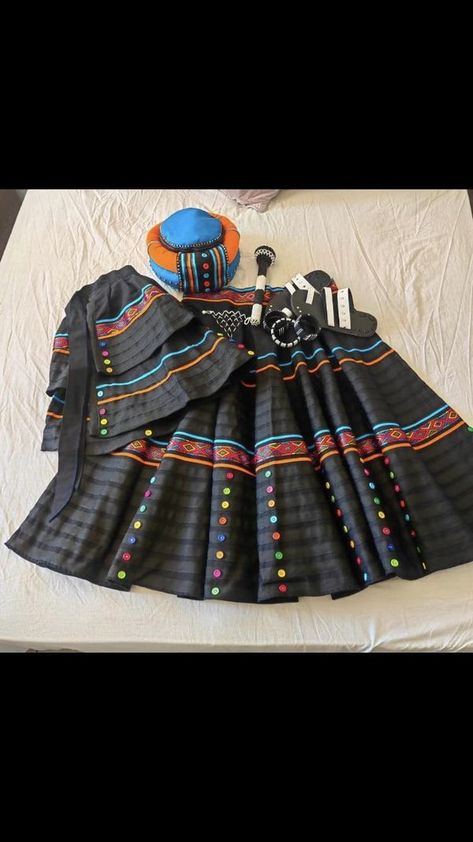 Xhosa Skirt, Umbhaco Xhosa Designs, Modern Xhosa Attire, Xhosa Outfits, Sesotho Traditional Dresses, Xhosa Traditional Dresses, Pedi Traditional Attire, Zulu Traditional Attire, Pin Quotes