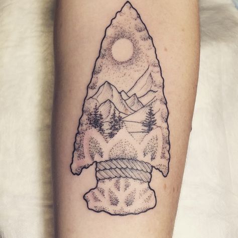 Little forearm arrowhead with mountains. Done by @dottedlines at pensandneedles tattoo. Small Arrowhead Tattoo For Women, Indian Arrowhead Tattoo, Arrowhead Tattoos For Women, Arrow Head Tattoos For Women, Arrowhead Tattoo Men, Appalachian Tattoo Ideas, Colorado Themed Tattoos, Arrowhead Tattoo For Women, Colorado Tattoo Ideas For Women