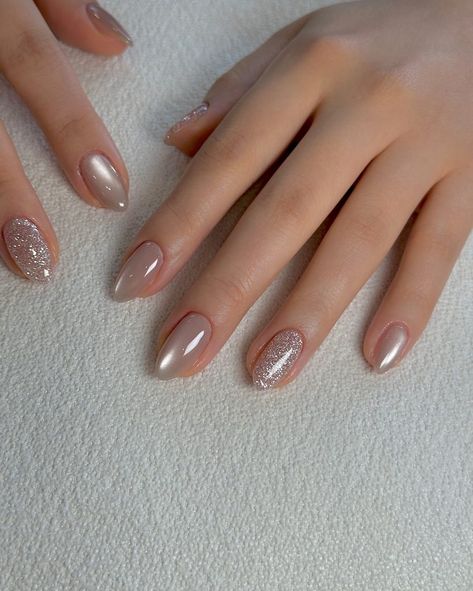 72+ Chic Natural-Colored Chrome Nail Ideas For 2025 - DrExplains Silver Chrome Nails Coffin, New Year’s Eve Chrome Nails, Chrome Nails Pedicure, Chrome Nails Rhinestones, January Nails Chrome, Crome Nails Colors, Nude Chrome Nails Short, Chrome Nails New Years, New Year 2025 Nails