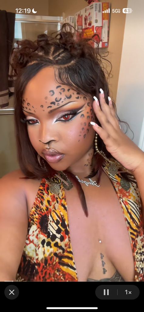 Black Lepord Makeup, Halloween Makeup Baddie, Cat Lips Makeup, Tiger Makeup Look, Pink Leopard Makeup, Jaguar Makeup Halloween, Halloween Cat Makeup Looks, Pink Cheetah Makeup, Halloween Makeup Black Women