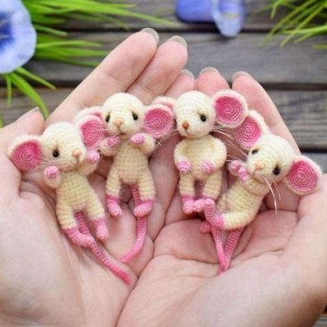 Cute Tiny Mice - Free Crochet Pattern Mice Crochet, Dragon Crochet Pattern, Dragon Crochet, Baby Rats, Crochet Eyes, Crochet Turtle, Crochet Mouse, Crochet Pattern Amigurumi, Baby Dragon