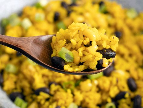 Black Beans And Yellow Rice Recipes, Black Beans And Yellow Rice, Yellow Rice And Black Beans Recipe, Easy Black Beans, Yellow Rice Recipes, Mini Rice Cooker, Zesty Salad, Rice Cooker Recipes, Rice Mix