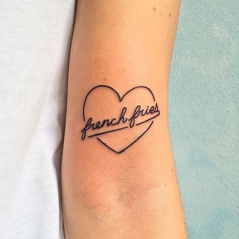 I love french fries tattoo  I love french fries tattoo idea on the left inner arm Fries Tattoo, Boys With Tattoos, Tattoo Tiny, Paris Tattoo, French Tattoo, Inspiration Tattoos, Tattoo Feminina, No Rain, Dream Tattoos