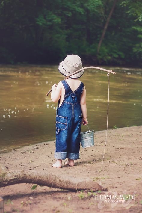 Little Boy Fishing Session.. photo credits to photographer. not me. just sharing this cute idea. <3 Fishing Photo Shoot, Children Reference, Boys Photoshoot, Boy Photoshoot, Boy Pics, Boy Photo Shoot, Kind Photo, Fishing Photography