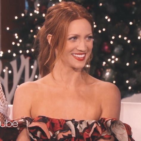 Britney Snow Red Hair, Brittany Snow Makeup, Brittany Snow Pitch Perfect, Brittany Snow Red Hair, Brittany Snow Hair, Pisces Eyes, Britney Snow, Britanny Snow, Brittney Snow